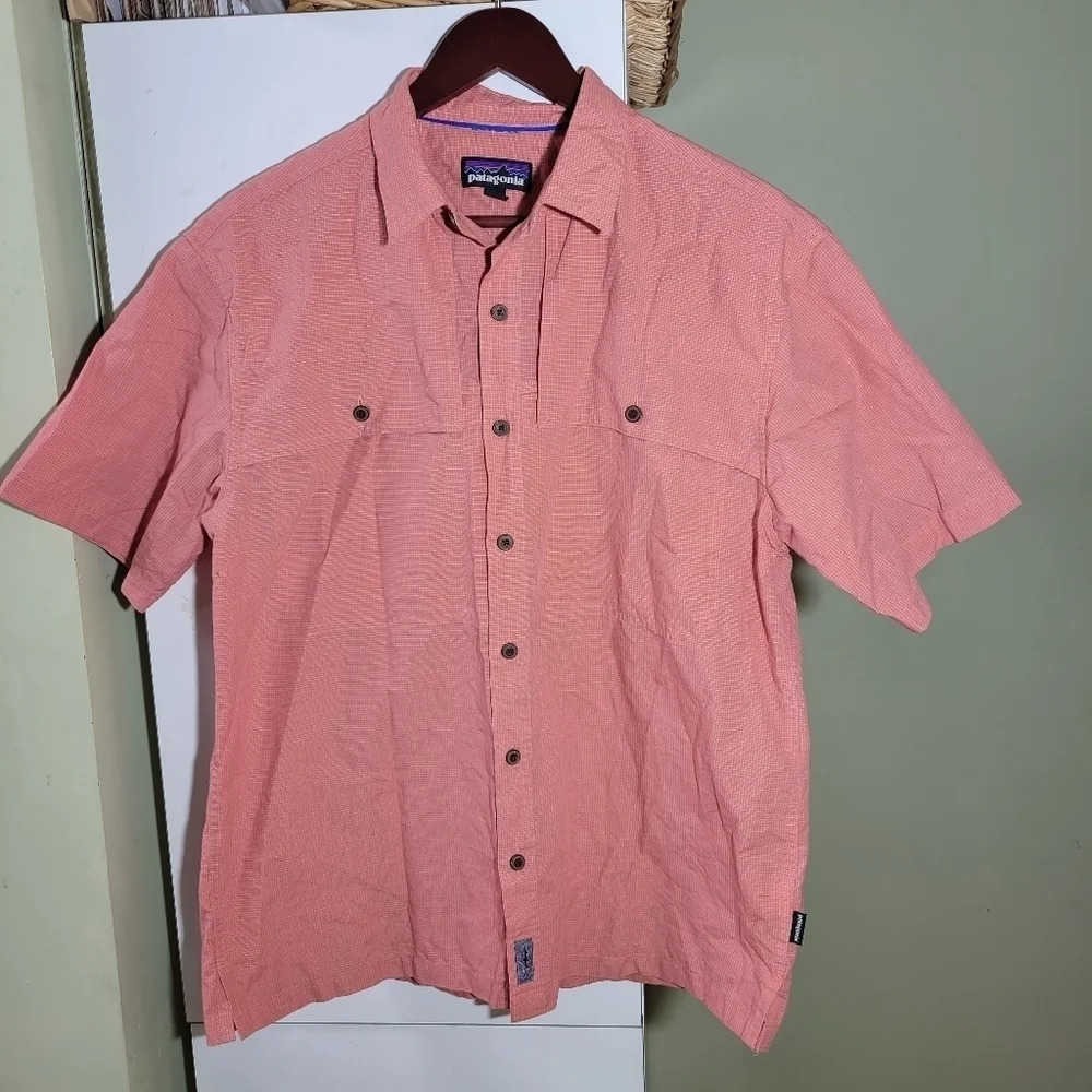 Patagonia short sleeve collared button shirt orange medium